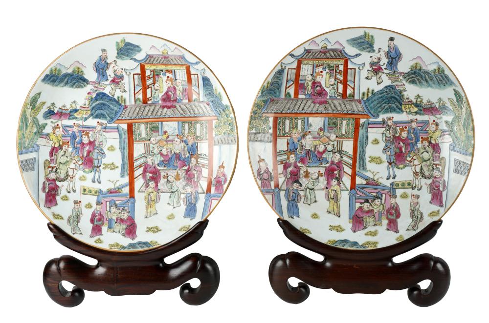 PAIR OF CHINESE FAMILLE ROSE PORCELAIN 30325f