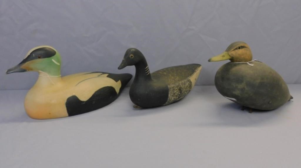  3 CARVED WOODEN AND PAINTED DECOYS  303342