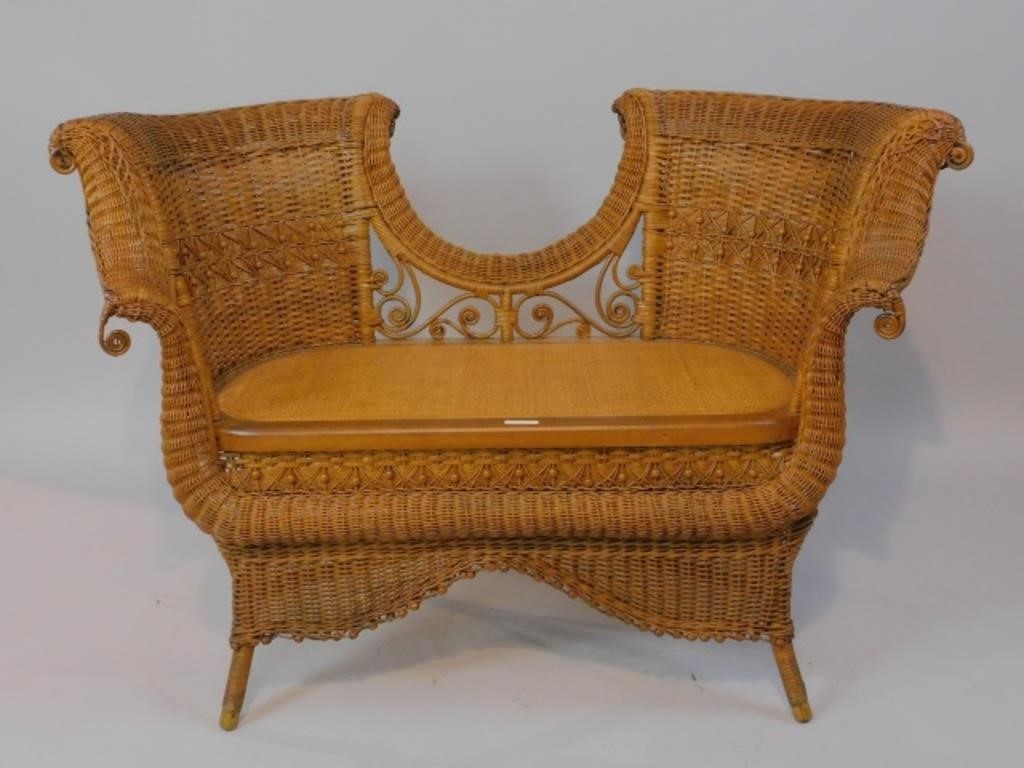 VICTORIAN WICKER SETTEE OR DIVAN  303421