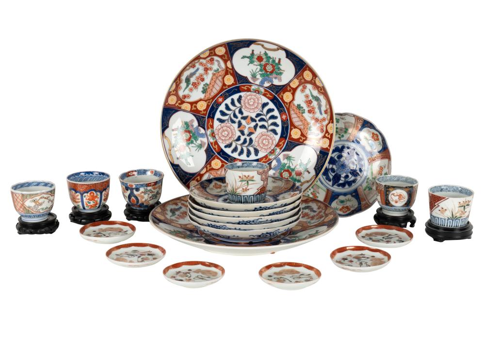 COLLECTION OF JAPANESE IMARI PORCELAINcomprising