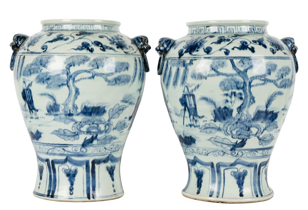 PAIR OF CHINESE BLUE AND WHITE 303518