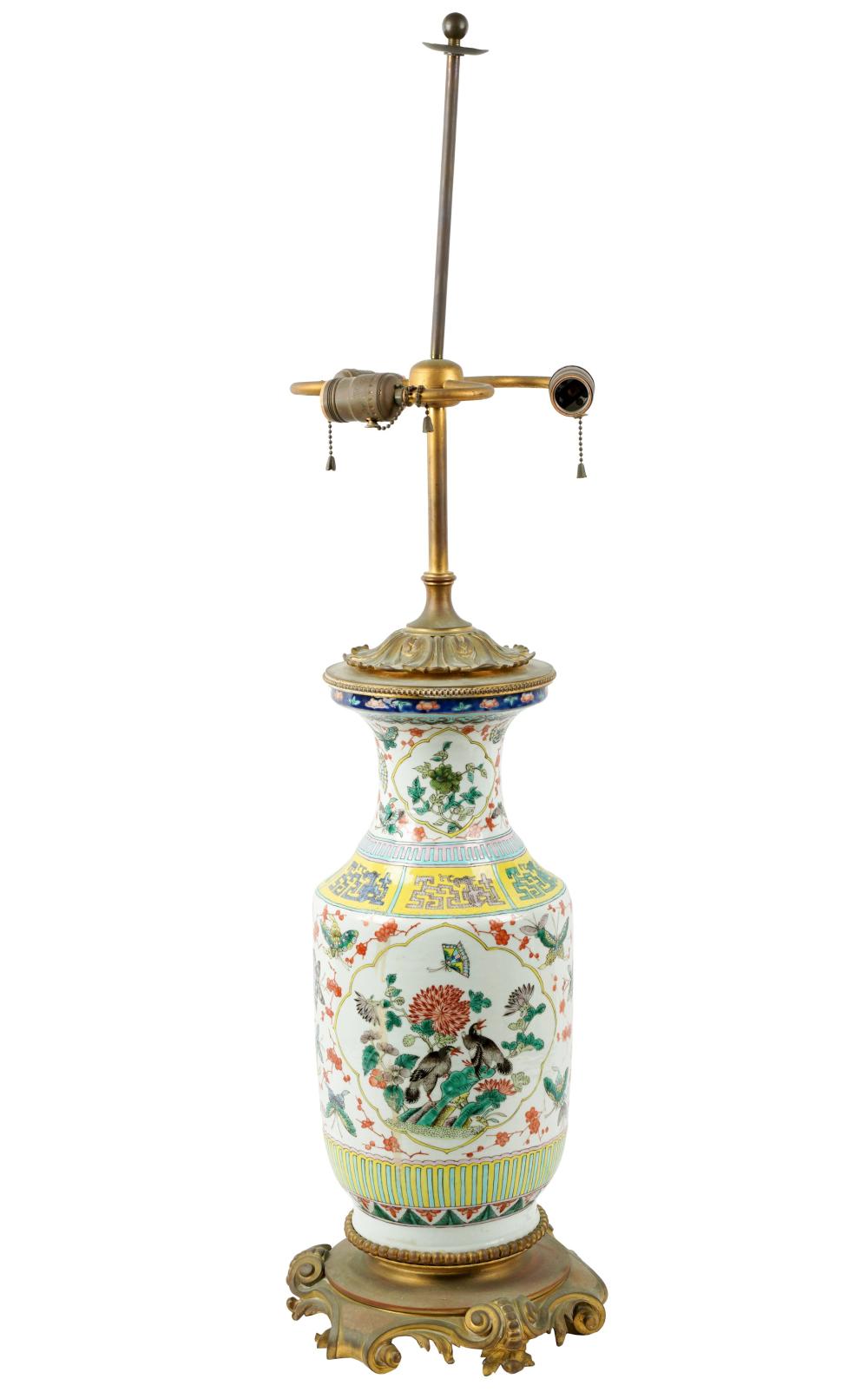 CHINESE PORCELAIN TABLE LAMPChinese 303592