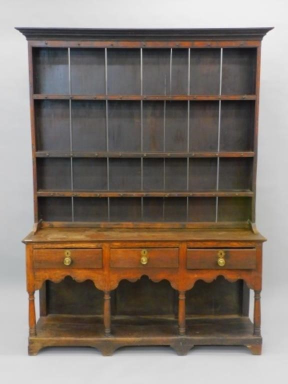 WELSH CUPBOARD. AN 18TH CENTURY