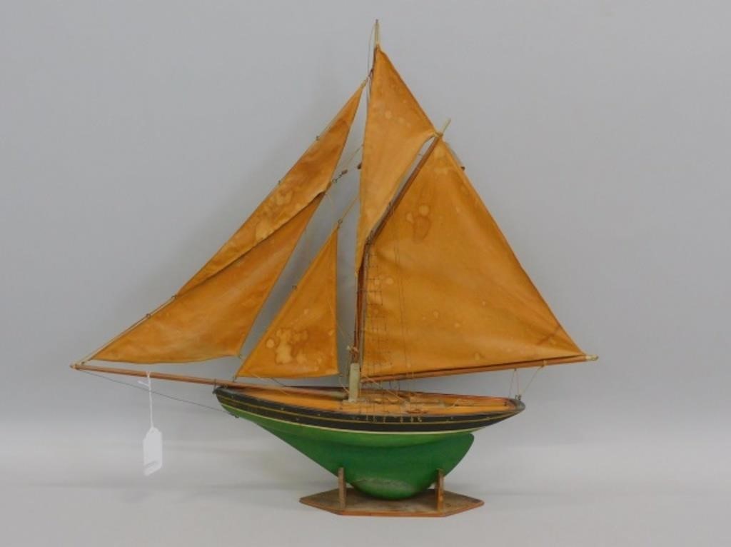 FRENCH POND MODEL. EARLY 1900S.Handmade