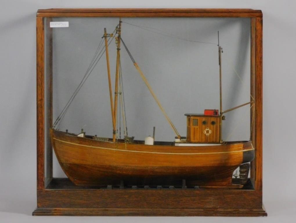 MAHOGANY CASE SHIP MODEL OF THE 30365a