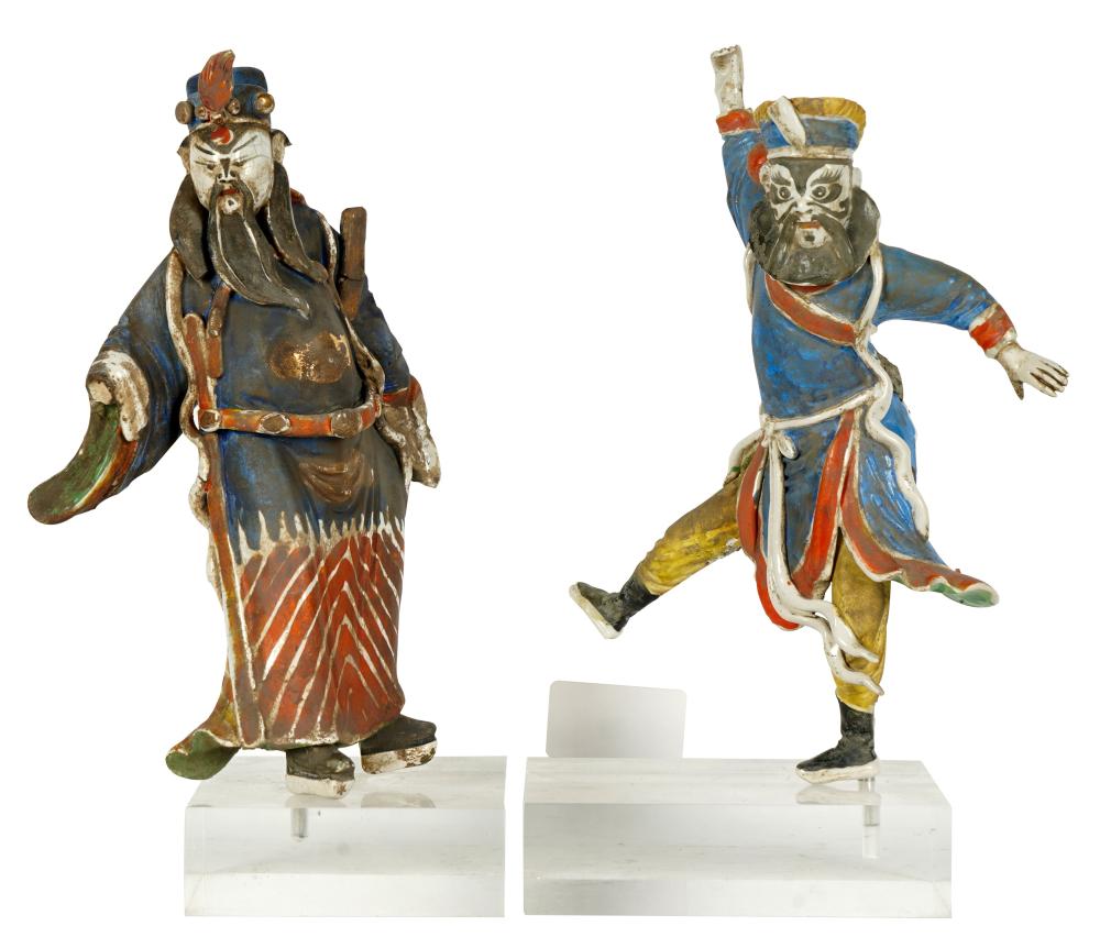 TWO CHINESE FIGURAL PORCELAIN GROUP 3010d6