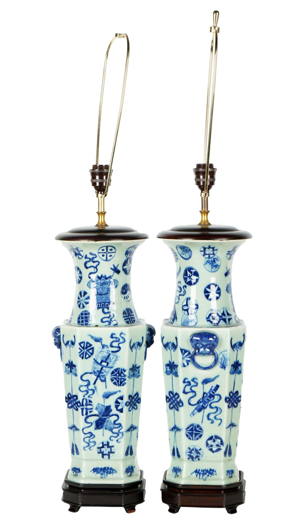 PAIR OF CHINESE BLUE AND WHITE 30120b