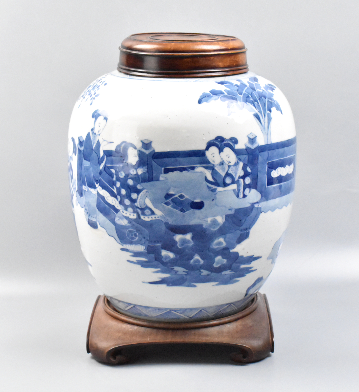 CHINESE BLUE & WHITE COVERED JAR