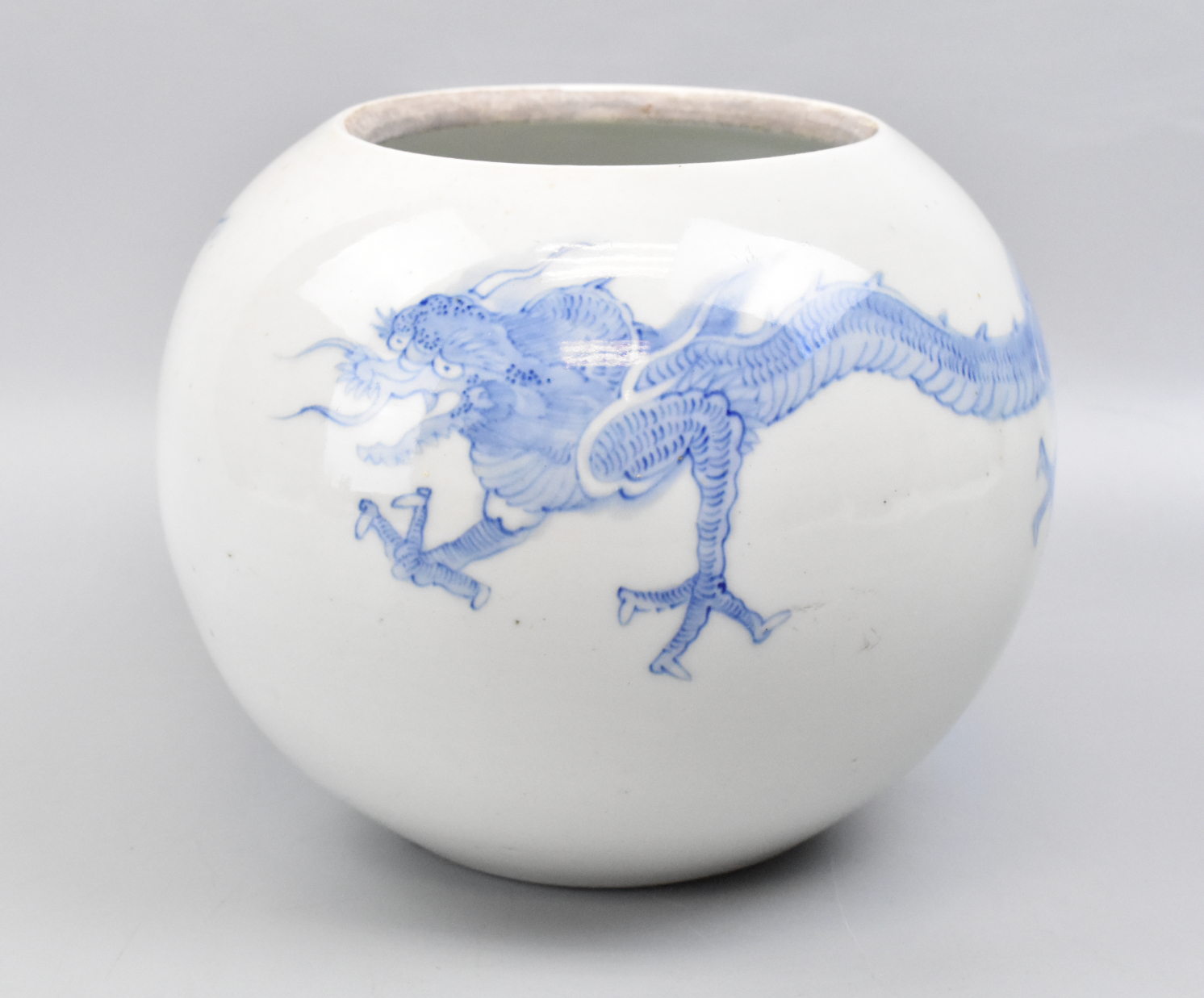 CHINESE BLUE AND WHITE DRAGON JAR 18TH 30161f