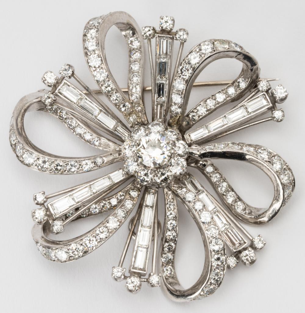 PLATINUM DIAMOND FLOWER BROOCHPlatinum 301646