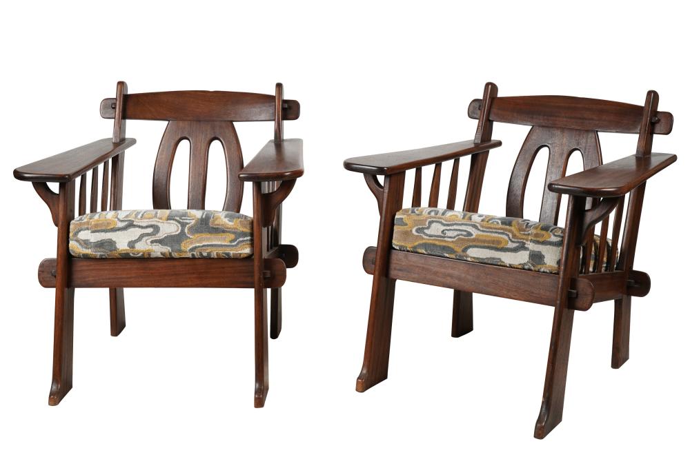 PAIR OF ARMS AND CRAFTS STYLE OAK 30168d