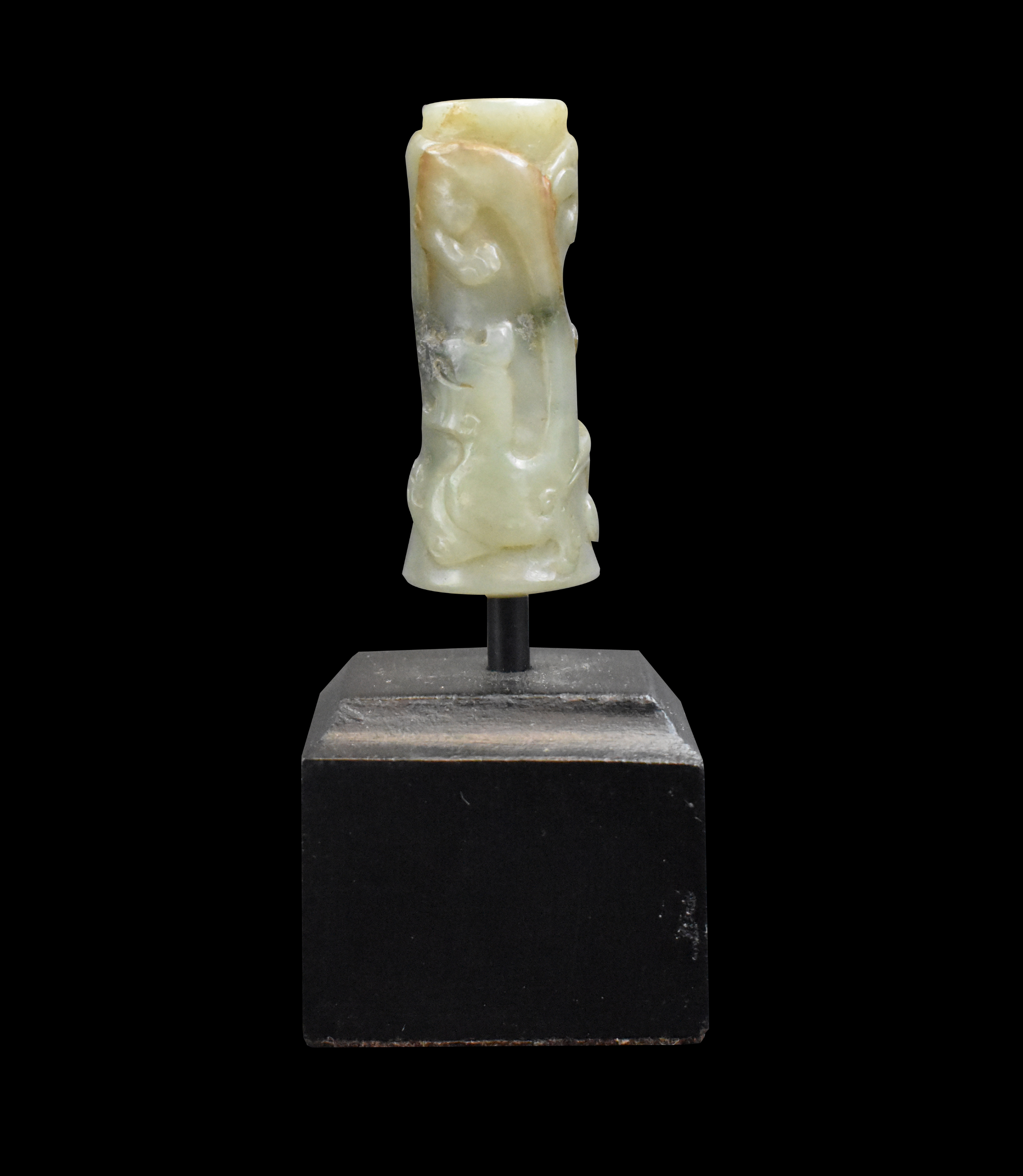 CHINESE JADE BEAD W CHI DRAGON  30170c