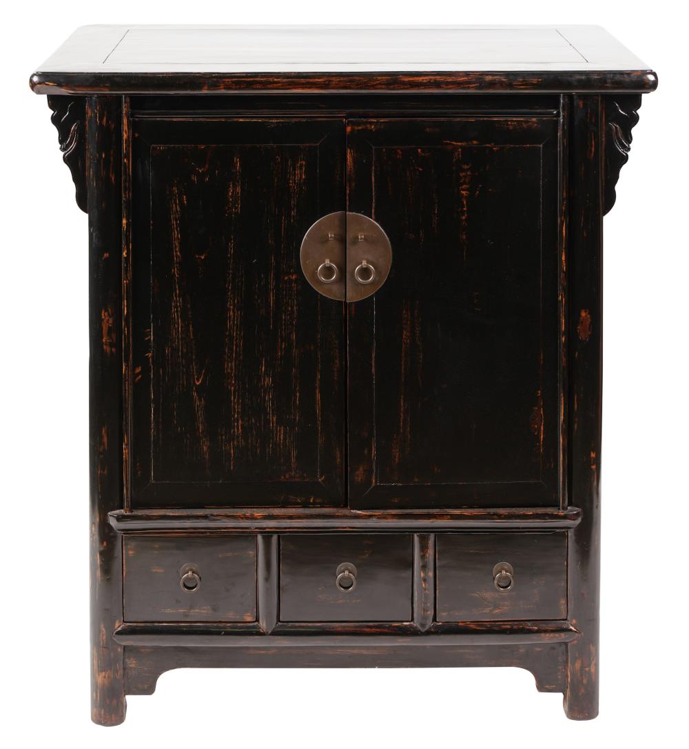 CHINESE BLACK-LACQUERED CABINEThaving