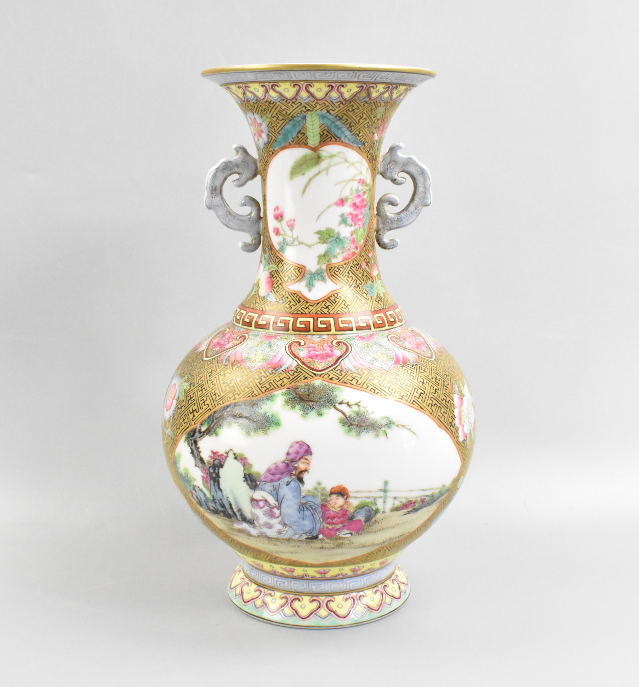 CHINESE FAMILLE ROSE VASE W FIGURES  3019f0