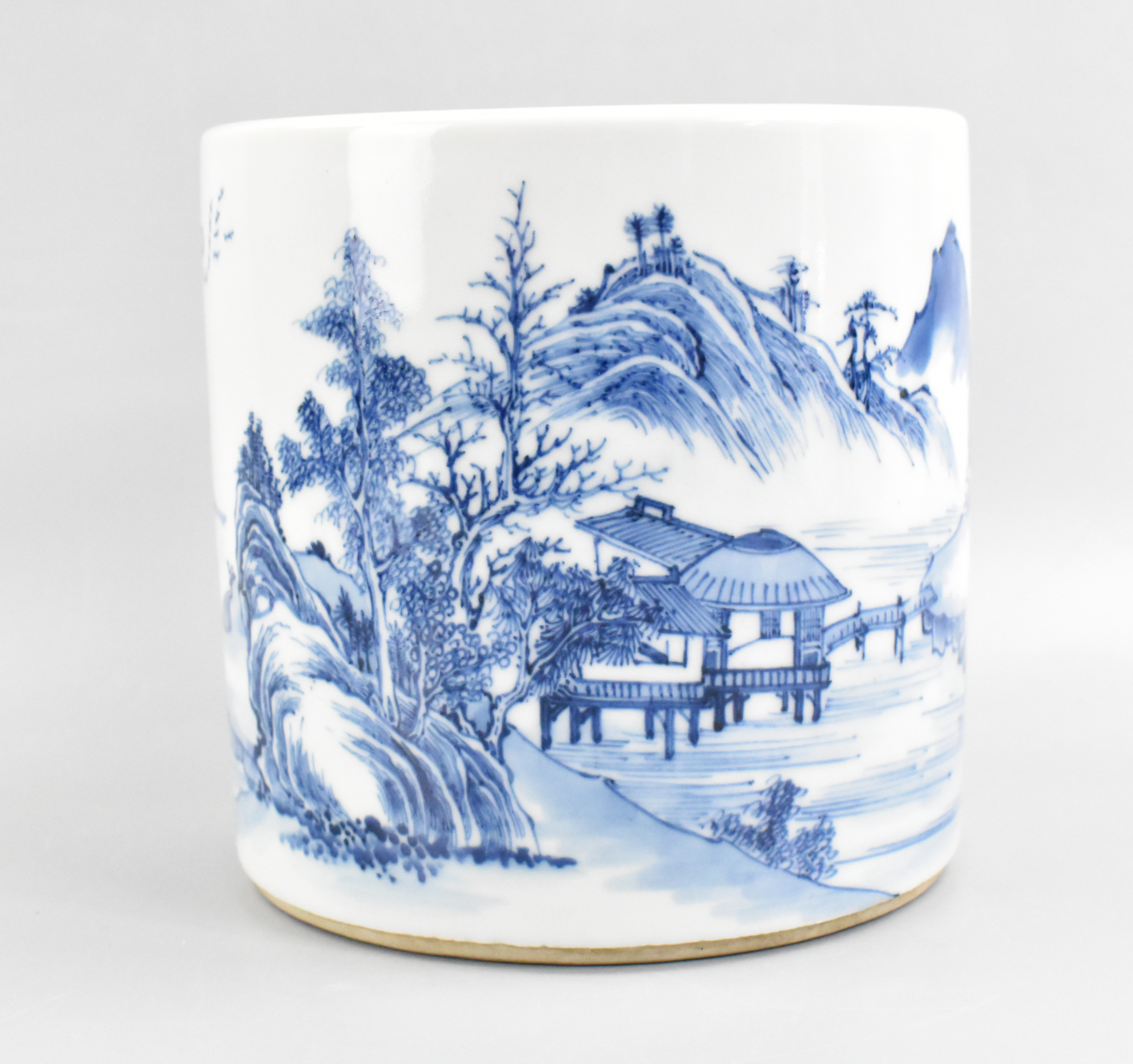 CHINESE BLUE AND WHITE BRUSHPOT 301aa4