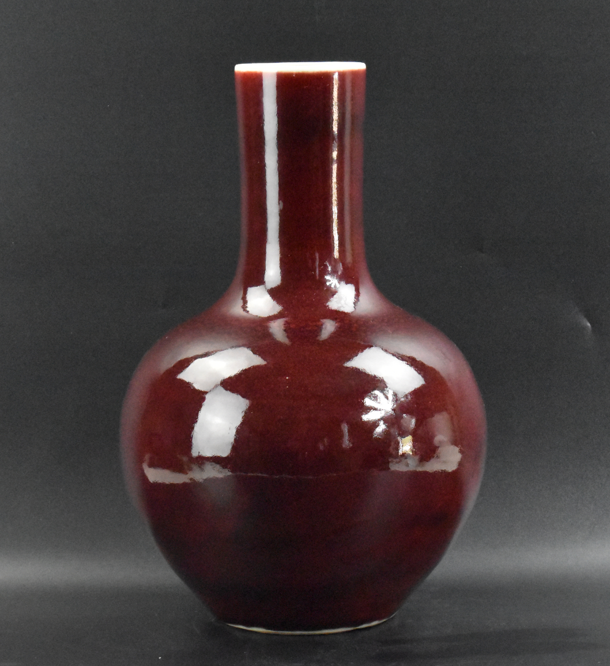 CHINESE OXBLOOD GLOBALUR VASE A