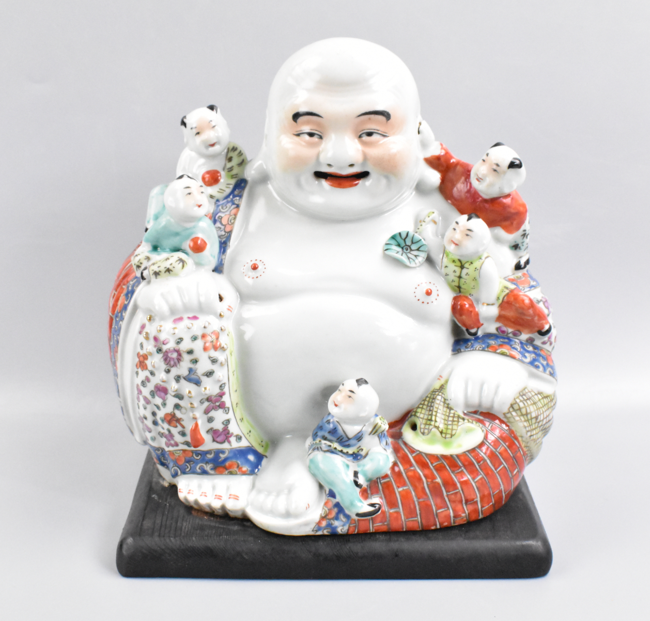 CHINESE FAMILLE VERTE BUDDHA FIGURE,