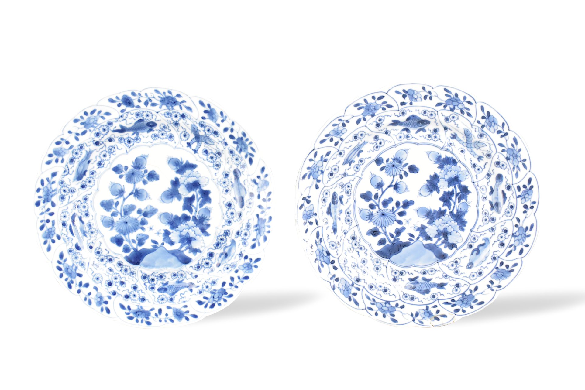 PAIR OF CHINESE B & W FLORAL PLATES,