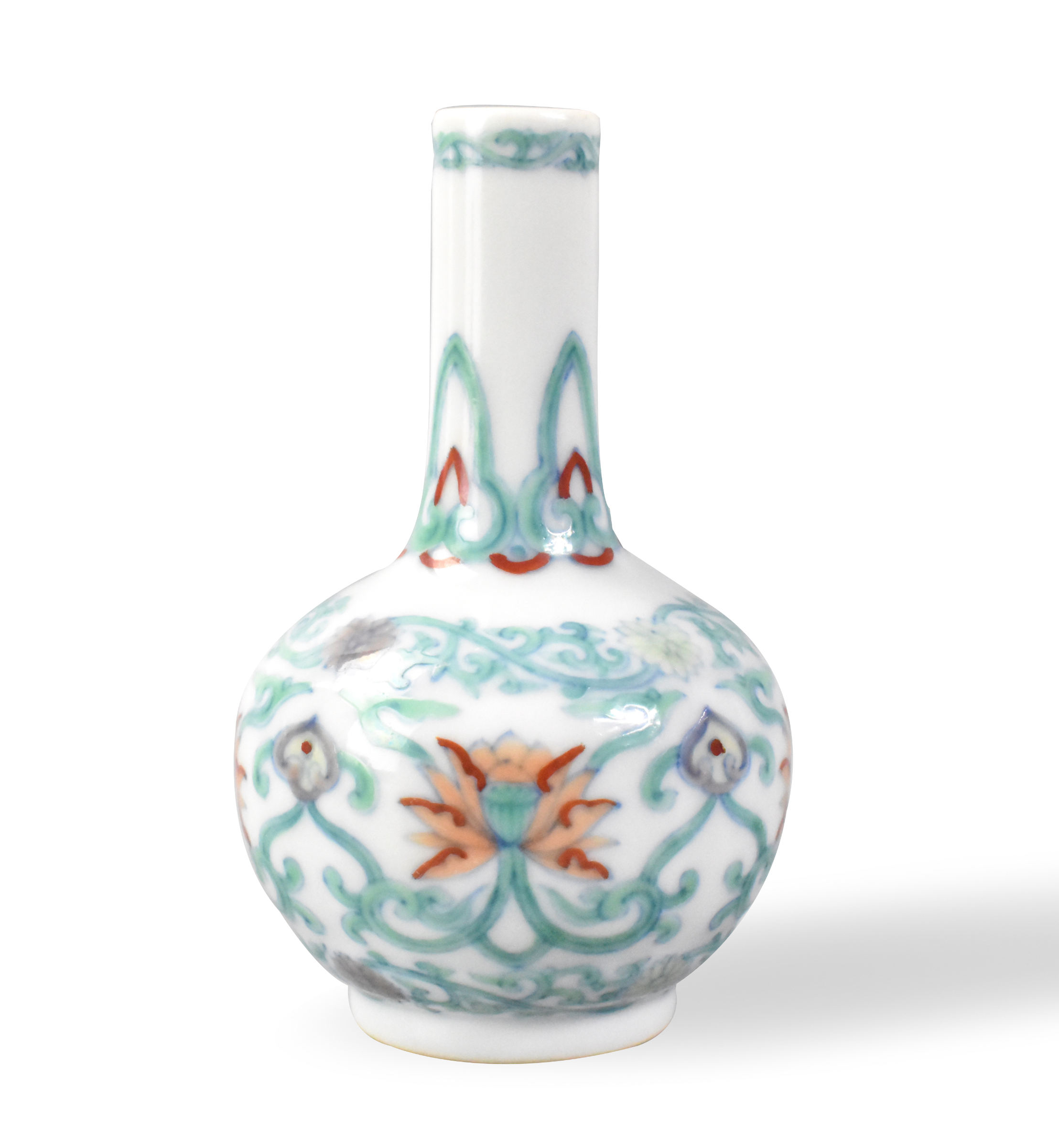 SMALL CHINESE DOUCAI GLOBULAR VASE  301cf0