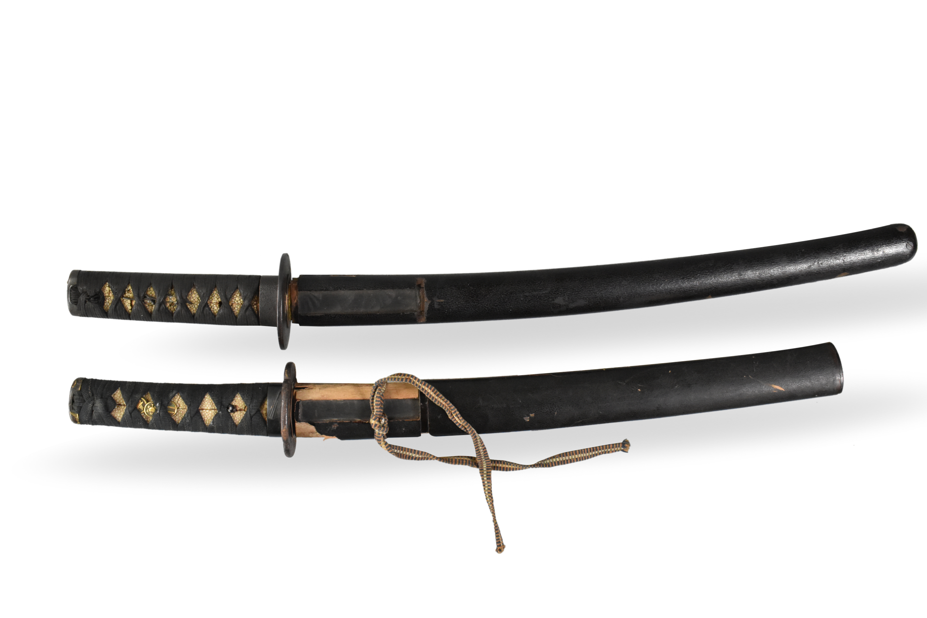 TWO JAPANESE WAKIZASHI WITH A SIGNED 301d69