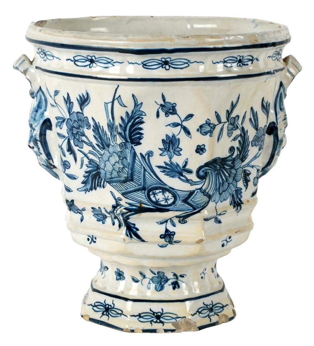 CONTINENTAL BLUE AND WHITE FAIENCE 301df2