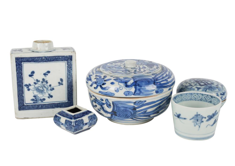 GROUP OF ASIAN BLUE AND WHITE PORCELAINcomprising