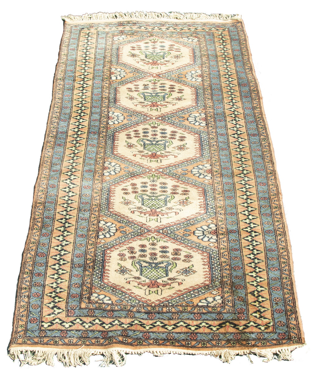 PAKISTANI RUG A column of five 30203e