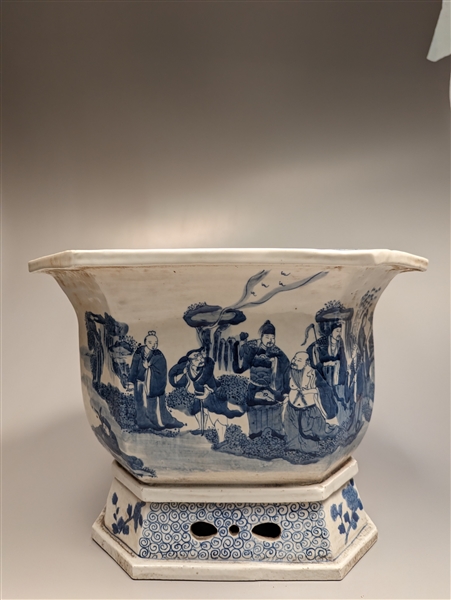 Old Chinese Ming-style blue and white