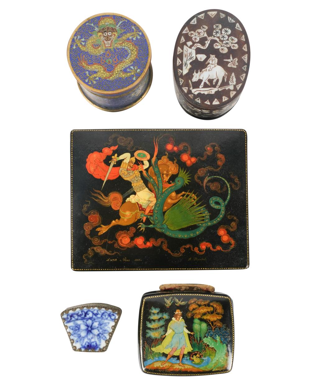 COLLECTION OF FIVE DECORATIVE BOXESCollection 304ee8