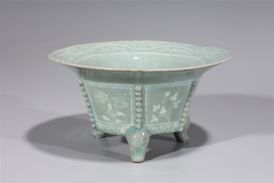 Elaborate Korean celadon glazed 305012