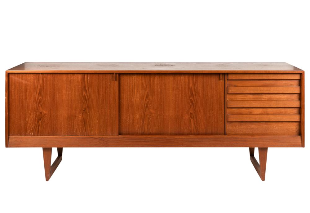 DANISH MODERN STYLE TEAK SIDEBOARDDanish 305154