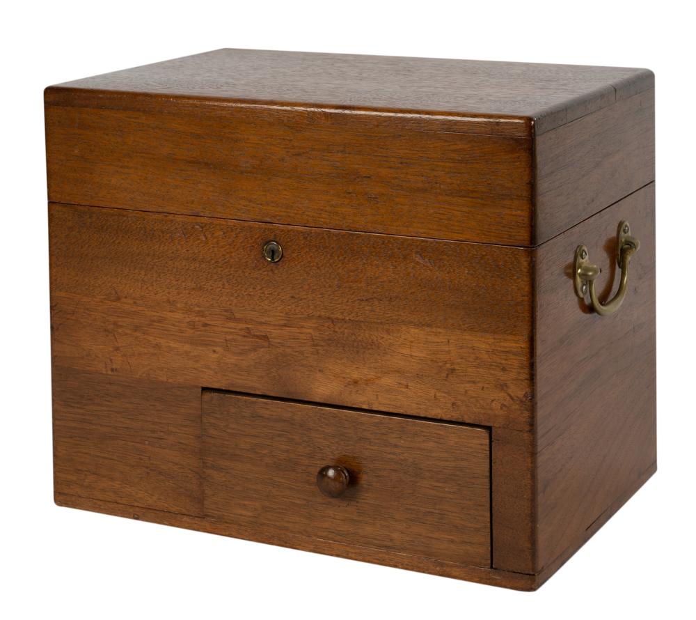 ANTIQUE AMERICAN WOODEN BOXAntique 305272