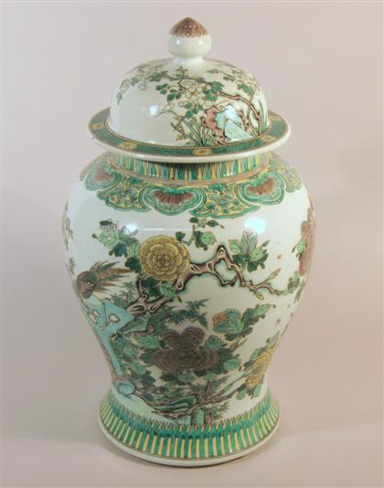 Large Chinese covered famille verte 4d51f