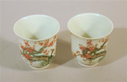 Pair of Chinese famille rose cups 4d53c