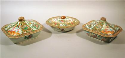 Three Chinese rose medallion porcelain 4d547