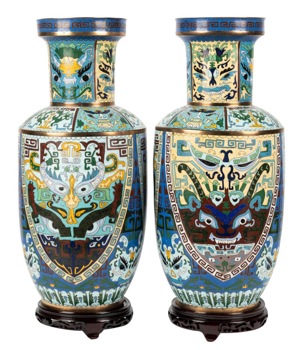 PAIR OF CHINESE CLOISONNE VASESPair 3054f0