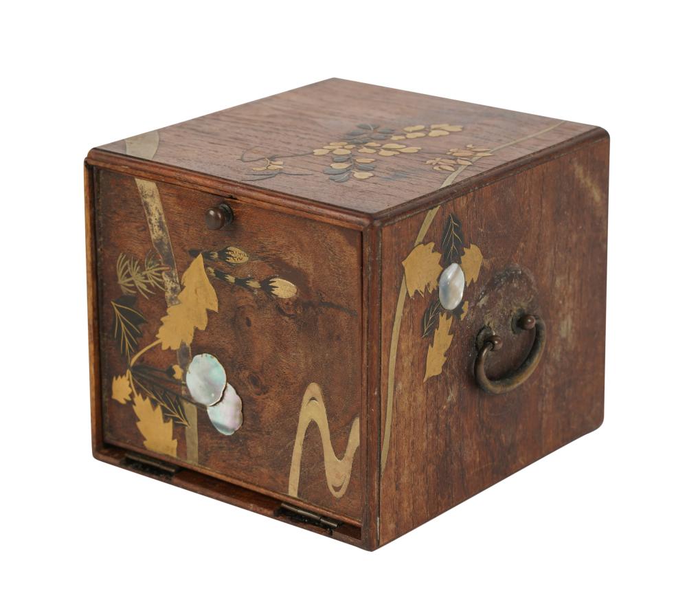 SMALL JAPANESE INLAID BOXSmall 305589