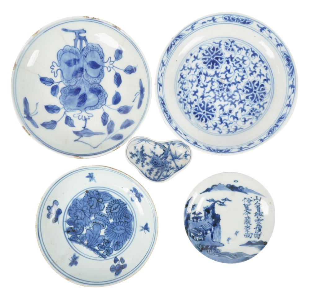 FIVE ASIAN BLUE AND WHITE PORCELAIN 30558d