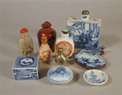 Five Chinese snuff bottles and 4d561