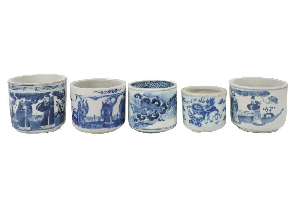 COLLECTION OF BLUE AND WHITE PORCELAIN 305635