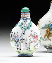 Chinese Canton enamel snuff bottle 4d581