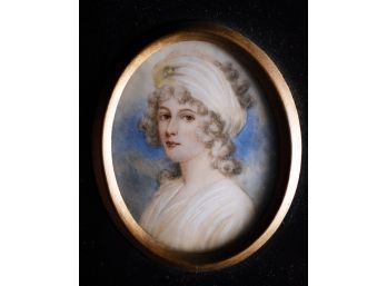 An antique oval miniature portrait 3058e0