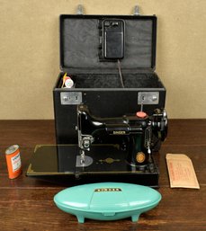 A vintage Singer Featherweight 305a6f