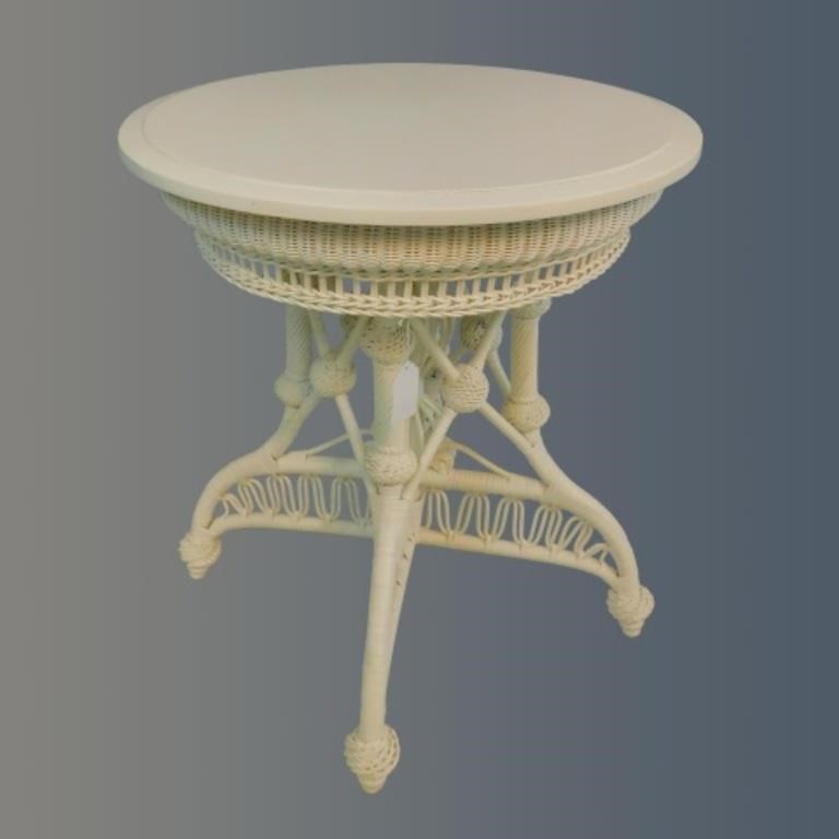 VICTORIAN WICKER TABLE ROUND WOODEN 303838