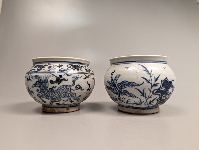 Two small Chinese Ming Chenghua-style