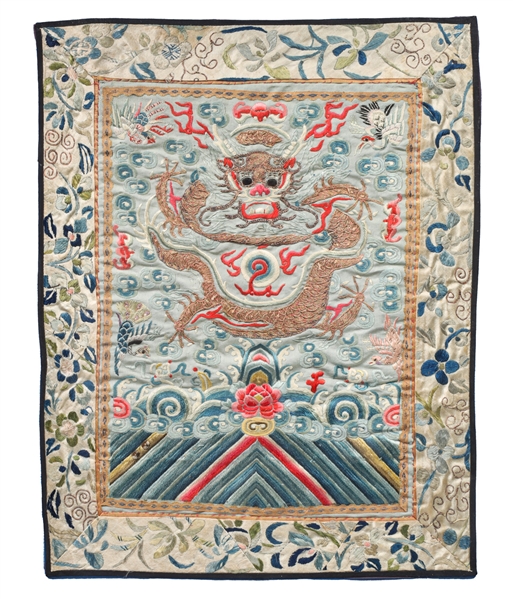 Chinese silk embroidery depicting 3039ad