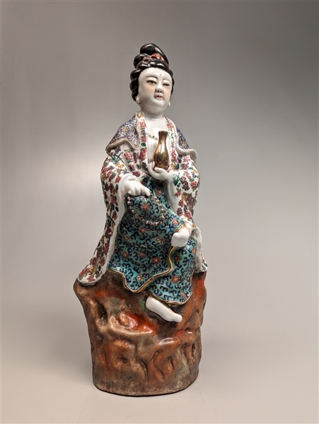 Chinese enameled porcelain figure  303ca2