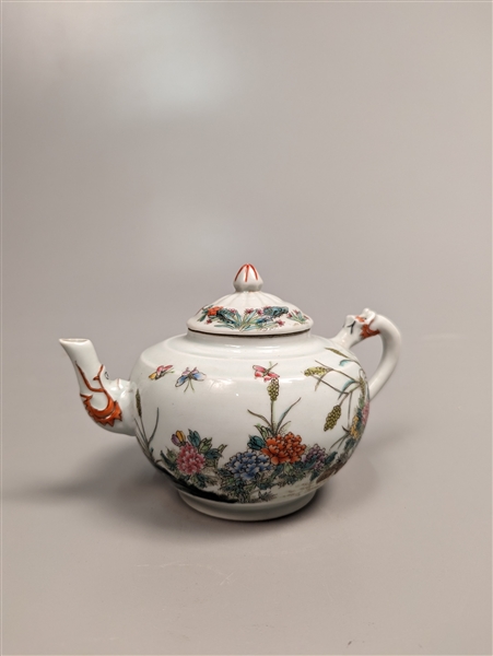 Chinese enameled porcelain teapot  303ca4