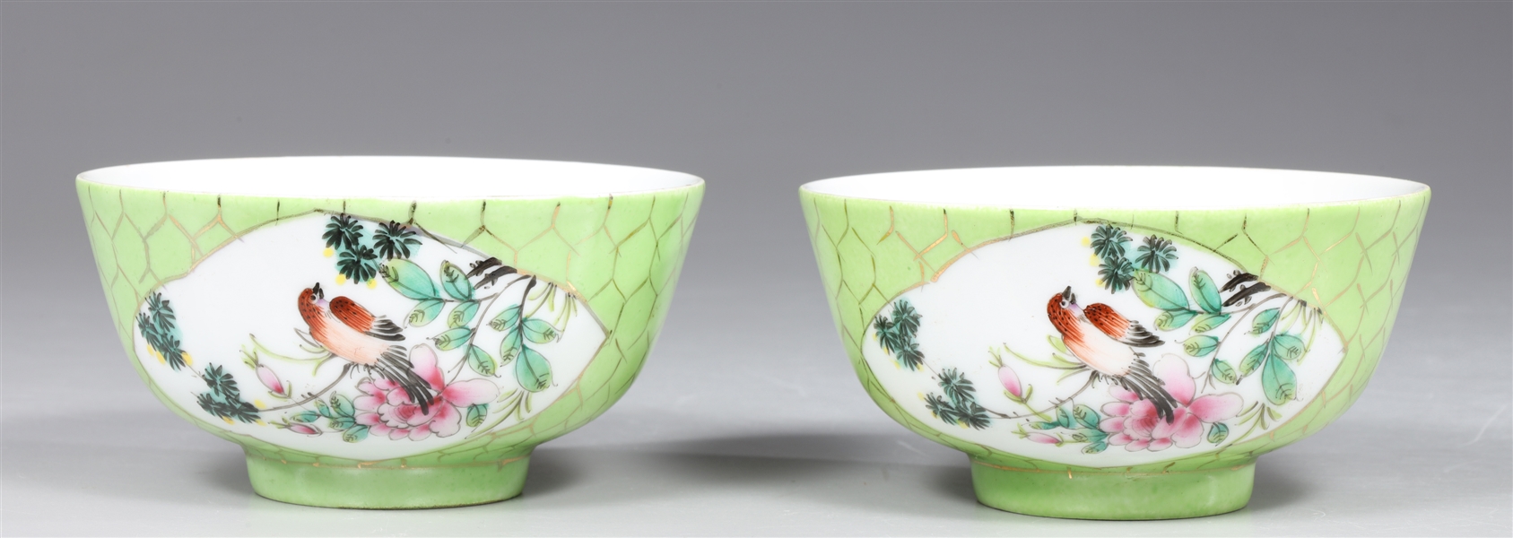 Pair of Chinese porcelain bowls