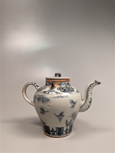 Small Chinese Ming-style underglazed